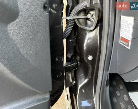 Черный Рено Трафик, объемом двигателя 1.6 л и пробегом 219 тыс. км за 19500 $, фото 23 на Automoto.ua