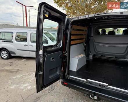 Черный Рено Трафик, объемом двигателя 1.6 л и пробегом 219 тыс. км за 19500 $, фото 59 на Automoto.ua