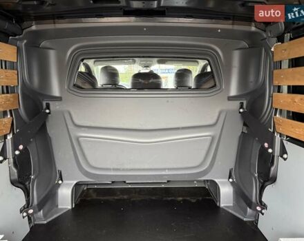 Черный Рено Трафик, объемом двигателя 1.6 л и пробегом 219 тыс. км за 19500 $, фото 63 на Automoto.ua