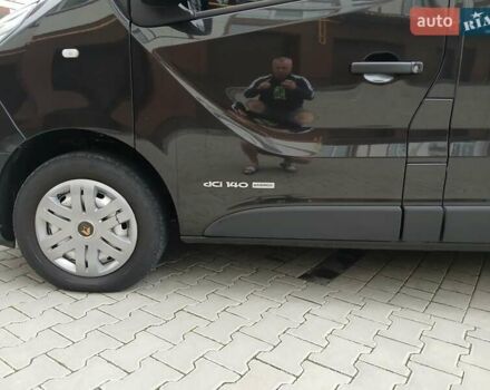 Черный Рено Трафик, объемом двигателя 1.6 л и пробегом 287 тыс. км за 13000 $, фото 2 на Automoto.ua