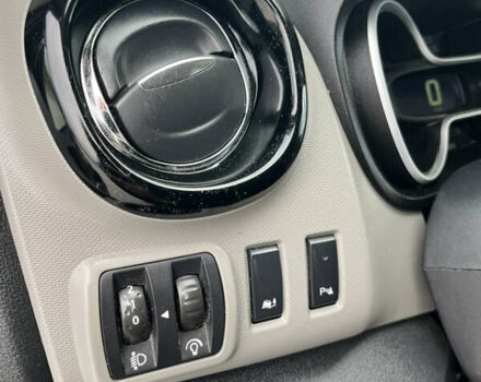 Черный Рено Трафик, объемом двигателя 1.6 л и пробегом 280 тыс. км за 13800 $, фото 17 на Automoto.ua