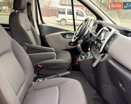 Черный Рено Трафик, объемом двигателя 1.6 л и пробегом 256 тыс. км за 17600 $, фото 15 на Automoto.ua