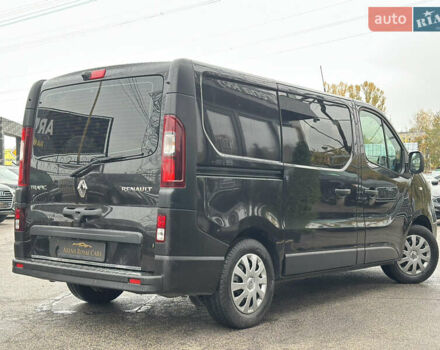 Черный Рено Трафик, объемом двигателя 1.6 л и пробегом 214 тыс. км за 16300 $, фото 1 на Automoto.ua