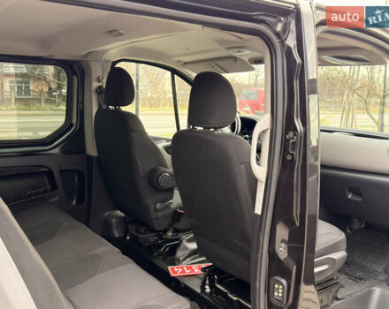 Черный Рено Трафик, объемом двигателя 1.6 л и пробегом 256 тыс. км за 17600 $, фото 12 на Automoto.ua