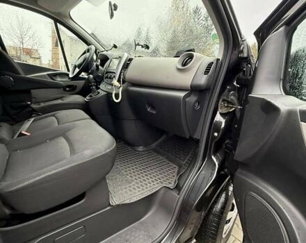 Черный Рено Трафик, объемом двигателя 1.6 л и пробегом 295 тыс. км за 19000 $, фото 3 на Automoto.ua