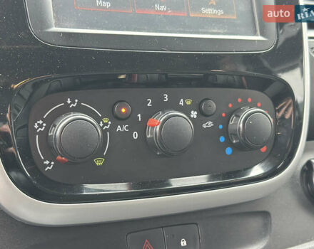 Черный Рено Трафик, объемом двигателя 1.6 л и пробегом 214 тыс. км за 16300 $, фото 27 на Automoto.ua