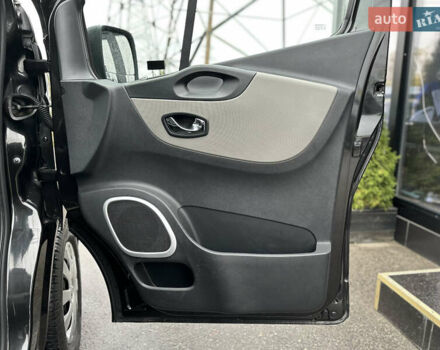 Черный Рено Трафик, объемом двигателя 1.6 л и пробегом 214 тыс. км за 16300 $, фото 20 на Automoto.ua