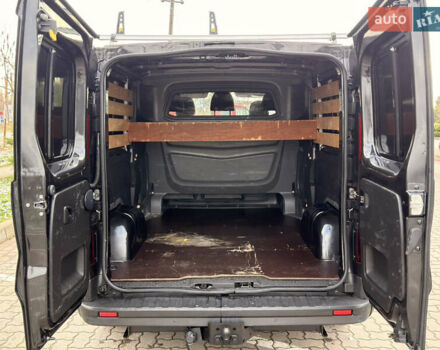 Черный Рено Трафик, объемом двигателя 1.6 л и пробегом 256 тыс. км за 17600 $, фото 28 на Automoto.ua