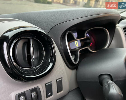 Черный Рено Трафик, объемом двигателя 1.6 л и пробегом 265 тыс. км за 19700 $, фото 38 на Automoto.ua