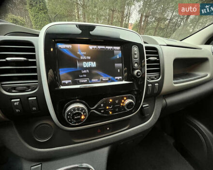 Черный Рено Трафик, объемом двигателя 1.6 л и пробегом 265 тыс. км за 19700 $, фото 11 на Automoto.ua