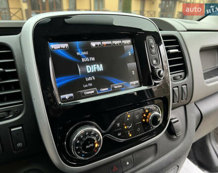 Черный Рено Трафик, объемом двигателя 1.6 л и пробегом 265 тыс. км за 19700 $, фото 90 на Automoto.ua