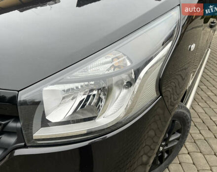 Черный Рено Трафик, объемом двигателя 1.6 л и пробегом 265 тыс. км за 19700 $, фото 6 на Automoto.ua