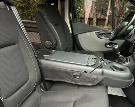 Черный Рено Трафик, объемом двигателя 1.6 л и пробегом 265 тыс. км за 19700 $, фото 91 на Automoto.ua