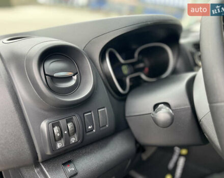 Чорний Рено Трафік, об'ємом двигуна 2 л та пробігом 16 тис. км за 34500 $, фото 21 на Automoto.ua