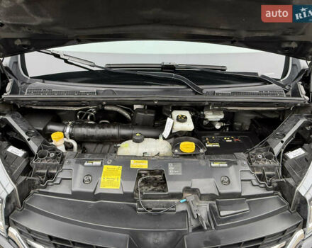 Чорний Рено Трафік, об'ємом двигуна 2 л та пробігом 250 тис. км за 29900 $, фото 6 на Automoto.ua