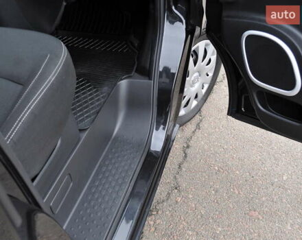 Черный Рено Трафик, объемом двигателя 2 л и пробегом 166 тыс. км за 27800 $, фото 68 на Automoto.ua