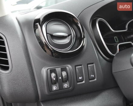 Черный Рено Трафик, объемом двигателя 2 л и пробегом 166 тыс. км за 27800 $, фото 47 на Automoto.ua