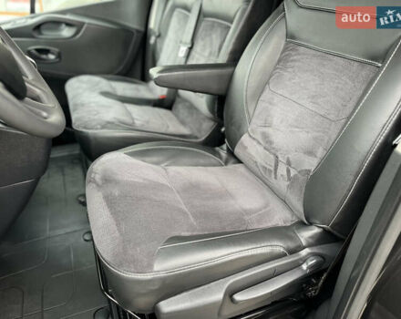 Чорний Рено Трафік, об'ємом двигуна 2 л та пробігом 16 тис. км за 34500 $, фото 30 на Automoto.ua