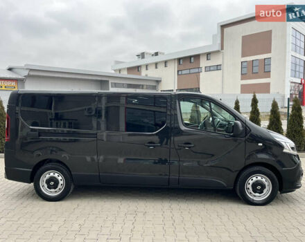 Чорний Рено Трафік, об'ємом двигуна 2 л та пробігом 16 тис. км за 34500 $, фото 2 на Automoto.ua