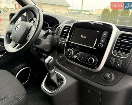 Чорний Рено Трафік, об'ємом двигуна 2 л та пробігом 250 тис. км за 29900 $, фото 19 на Automoto.ua