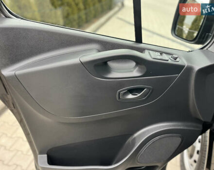 Чорний Рено Трафік, об'ємом двигуна 2 л та пробігом 16 тис. км за 34500 $, фото 18 на Automoto.ua