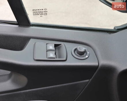 Черный Рено Трафик, объемом двигателя 2 л и пробегом 166 тыс. км за 27800 $, фото 60 на Automoto.ua