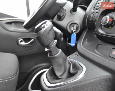 Черный Рено Трафик, объемом двигателя 2 л и пробегом 166 тыс. км за 27800 $, фото 71 на Automoto.ua