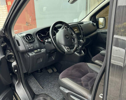 Черный Рено Трафик, объемом двигателя 2 л и пробегом 148 тыс. км за 28700 $, фото 7 на Automoto.ua