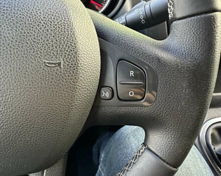 Черный Рено Трафик, объемом двигателя 2 л и пробегом 174 тыс. км за 31400 $, фото 30 на Automoto.ua