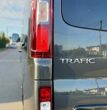 Чорний Рено Трафік, об'ємом двигуна 2 л та пробігом 85 тис. км за 42300 $, фото 29 на Automoto.ua