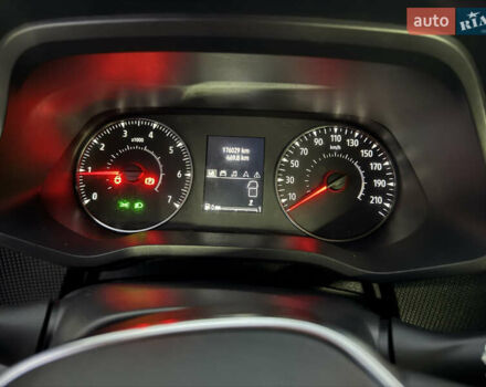 Черный Рено Трафик, объемом двигателя 2 л и пробегом 176 тыс. км за 30500 $, фото 39 на Automoto.ua