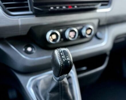 Чорний Рено Трафік, об'ємом двигуна 2 л та пробігом 85 тис. км за 42300 $, фото 107 на Automoto.ua