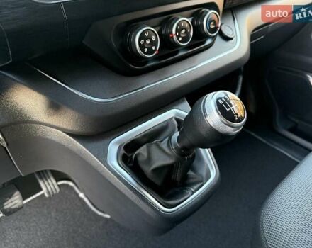 Черный Рено Трафик, объемом двигателя 2 л и пробегом 124 тыс. км за 28450 $, фото 17 на Automoto.ua