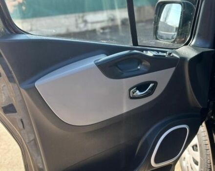 Черный Рено Трафик, объемом двигателя 1.6 л и пробегом 170 тыс. км за 15500 $, фото 2 на Automoto.ua