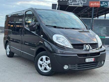 Черный Рено Трафик, объемом двигателя 2.5 л и пробегом 196 тыс. км за 17500 $, фото 1 на Automoto.ua