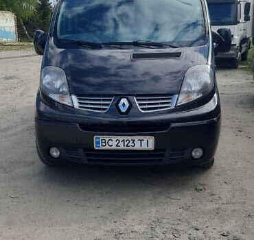 Черный Рено Трафик, объемом двигателя 2 л и пробегом 302 тыс. км за 17000 $, фото 1 на Automoto.ua