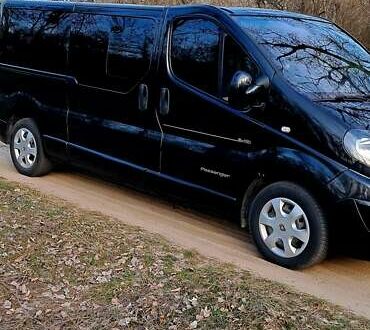 Чорний Рено Трафік, об'ємом двигуна 2 л та пробігом 220 тис. км за 18000 $, фото 1 на Automoto.ua