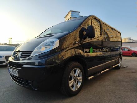 Черный Рено Трафик, объемом двигателя 2 л и пробегом 231 тыс. км за 15200 $, фото 1 на Automoto.ua