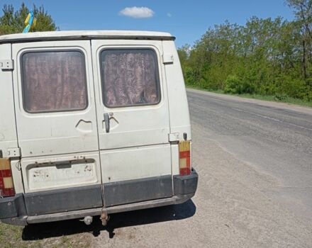 Белый Рено Трафик груз-пасс., объемом двигателя 2 л и пробегом 300 тыс. км за 1500 $, фото 2 на Automoto.ua