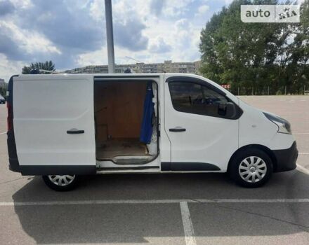 Белый Рено Трафик груз-пасс., объемом двигателя 1.6 л и пробегом 306 тыс. км за 12100 $, фото 3 на Automoto.ua