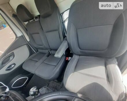 Белый Рено Трафик груз-пасс., объемом двигателя 1.6 л и пробегом 306 тыс. км за 12100 $, фото 10 на Automoto.ua