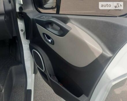 Белый Рено Трафик груз-пасс., объемом двигателя 1.6 л и пробегом 306 тыс. км за 12100 $, фото 12 на Automoto.ua