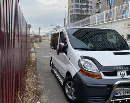 Белый Рено Трафик груз-пасс., объемом двигателя 1.9 л и пробегом 265 тыс. км за 8250 $, фото 3 на Automoto.ua
