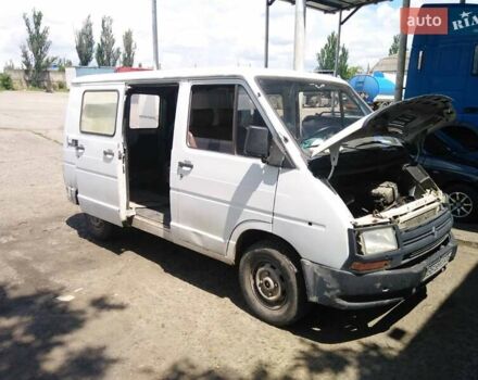 Белый Рено Трафик груз-пасс., объемом двигателя 2.1 л и пробегом 300 тыс. км за 1500 $, фото 2 на Automoto.ua