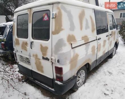 Белый Рено Трафик груз-пасс., объемом двигателя 2.1 л и пробегом 236 тыс. км за 626 $, фото 2 на Automoto.ua
