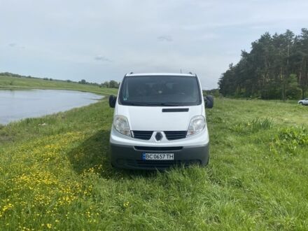 Білий Рено Трафік вант-пас., об'ємом двигуна 2 л та пробігом 200 тис. км за 9600 $, фото 1 на Automoto.ua