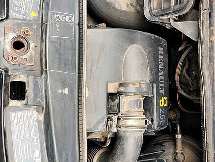 Черный Рено Трафик груз-пасс., объемом двигателя 2.5 л и пробегом 440 тыс. км за 4800 $, фото 1 на Automoto.ua