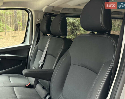 Серый Рено Трафик груз-пасс., объемом двигателя 2 л и пробегом 12 тыс. км за 42800 $, фото 42 на Automoto.ua