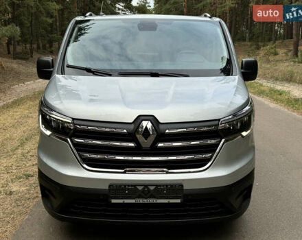 Серый Рено Трафик груз-пасс., объемом двигателя 2 л и пробегом 12 тыс. км за 42800 $, фото 3 на Automoto.ua