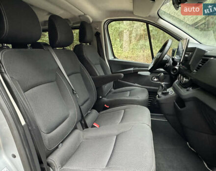 Серый Рено Трафик груз-пасс., объемом двигателя 2 л и пробегом 12 тыс. км за 42800 $, фото 50 на Automoto.ua